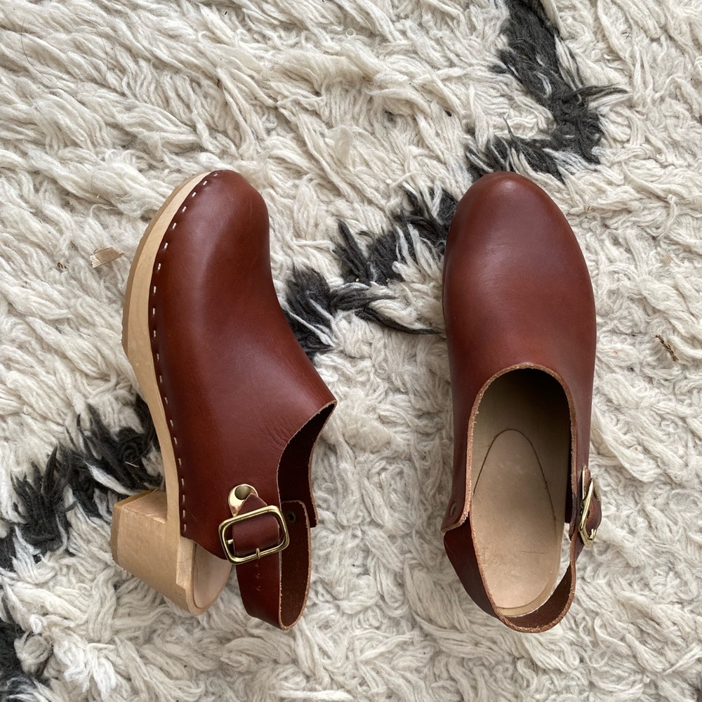 Bryr Studio Suzie mid-heel clog in Sienna. Size 36